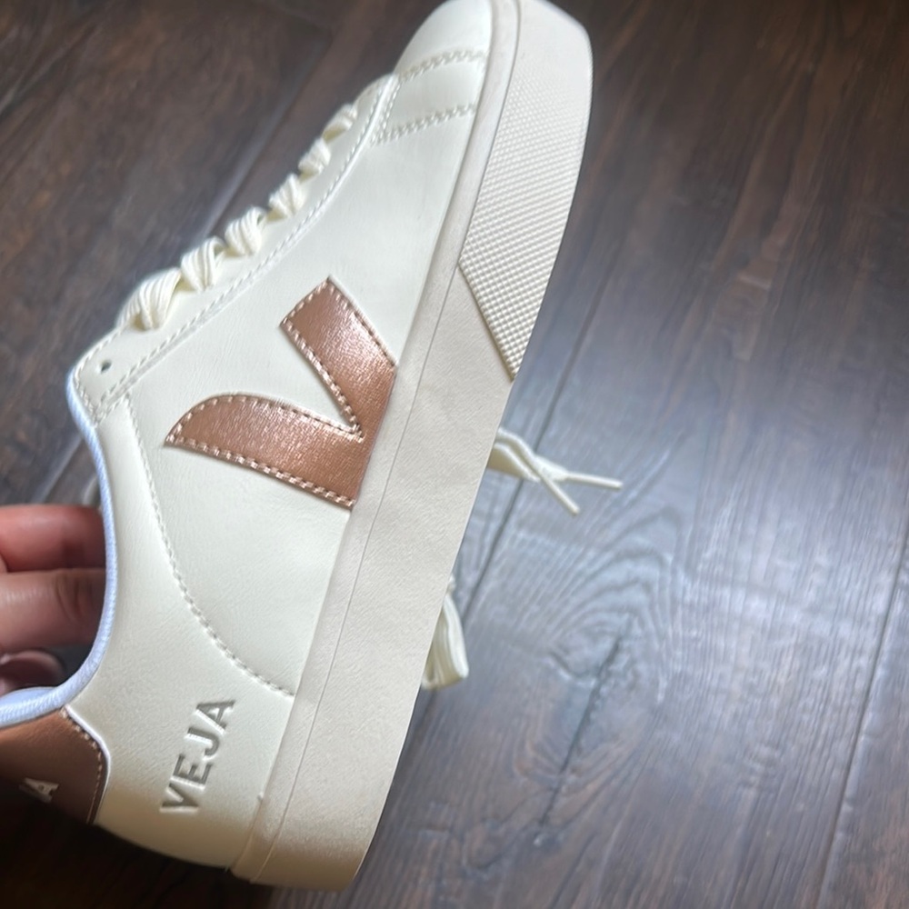 Veja Women's Cream and Tan Sneakers